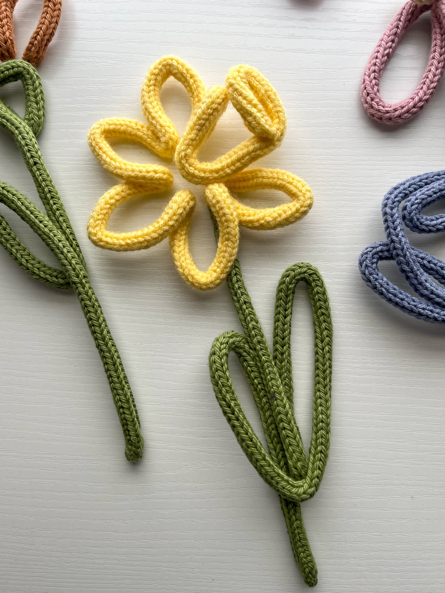 Knit Wire Daffodil