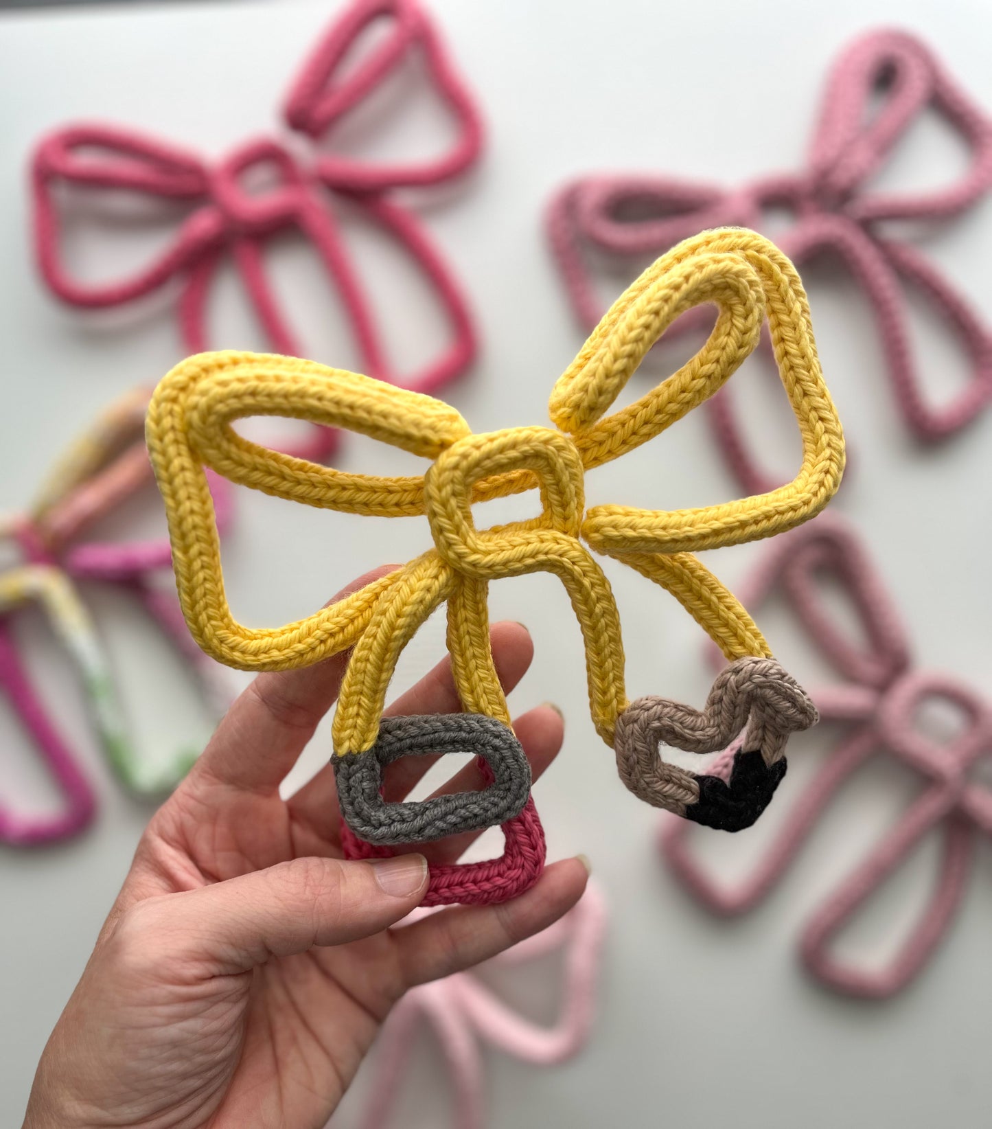Knit Wire Bow - Classic Pencil